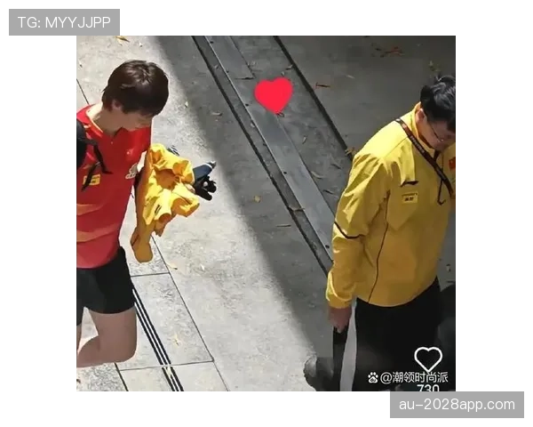 刚刷到马琳出门那阵仗，随从比我家长辈还多，生活差距太刺眼