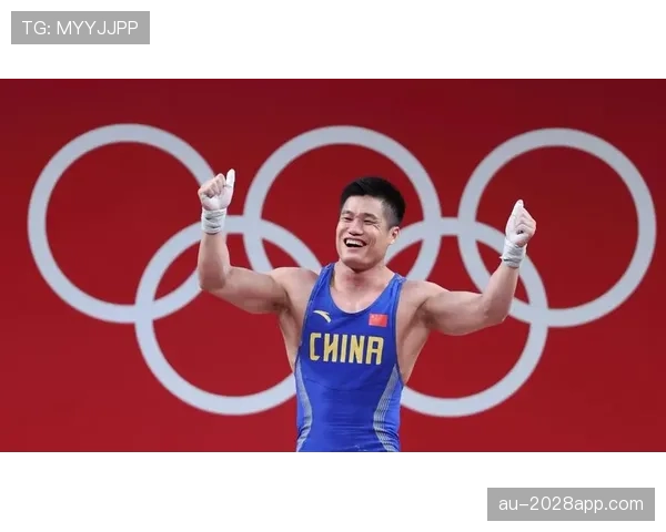 吕小军这训练强度，38岁还能随手拎起冰箱当热身？