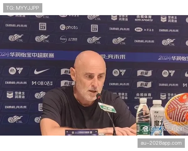博斯克的执教理念如何通过控球与整体防守实现战术平衡与纪律性？